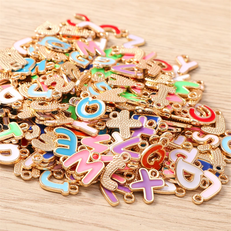 26 Stück zufällig gemischte Emaille-Alphabet-Anhänger A-Z für die Schmuckherstellung von Ohrringen, Halsketten, Armbändern und DIY-Zubehör. – Detail 5