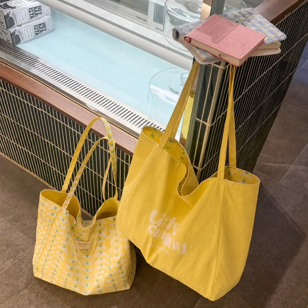 Modische Tragetasche mit Polka-Dot-Muster, leichte Handtasche mit großem Fassungsvermögen, beidseitig verwendbare, weiche Schultertasche zum Einkaufen. – Detail 10