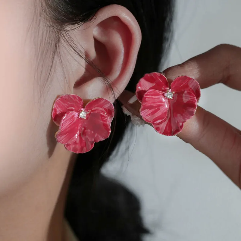Vintage Oil painting flower ear studs light luxury French dripping oil petal earrings feminine temperament senior sense white an