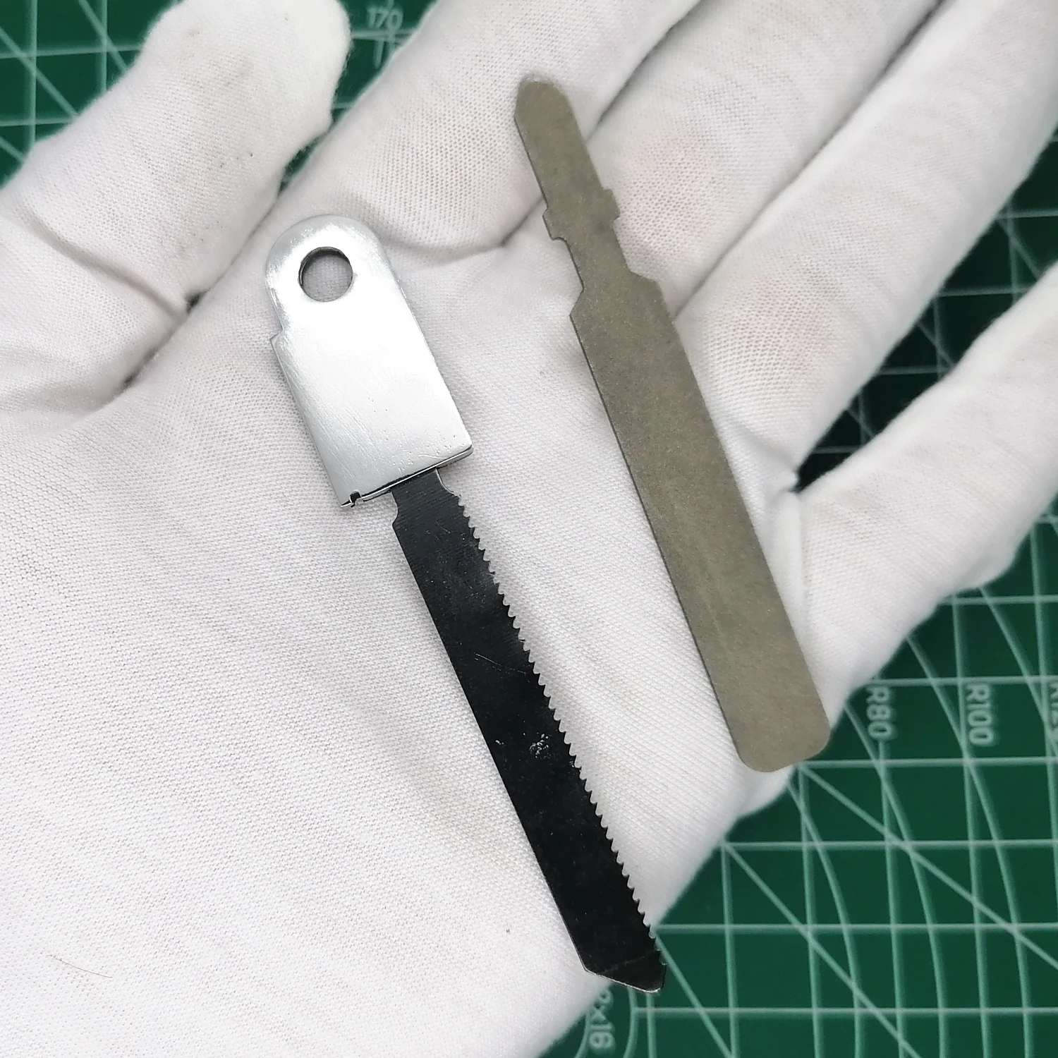 レザーマンカッター用ホルダー1個変更