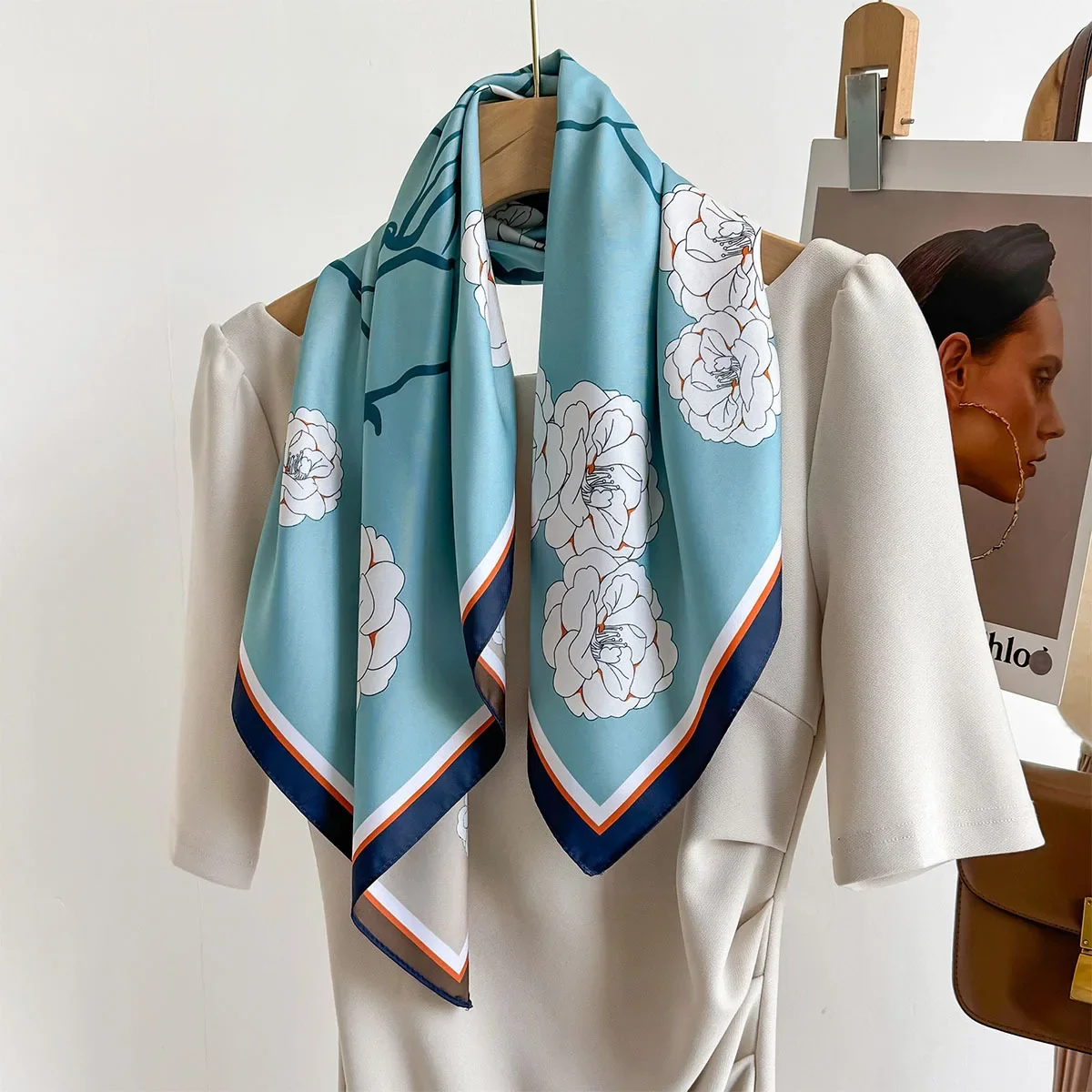 模造シルク両面スカーフ高級フラワープリントスクエアスカーフ女性のネッカチーフバンダナスカーフヘアバンドネクタイラップ