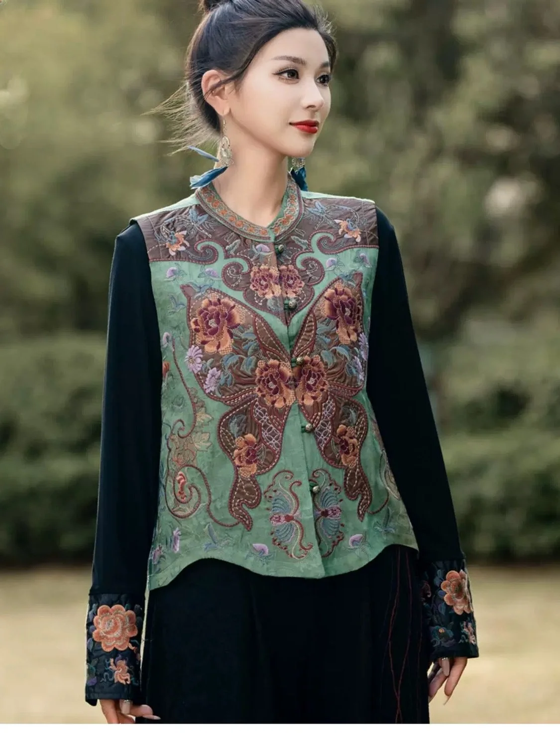 

Spring 2025 New Vintage Stand Collar Svel Embroidered Satin Floral Vests Women's Loose Fit Long Pants Commute Sle