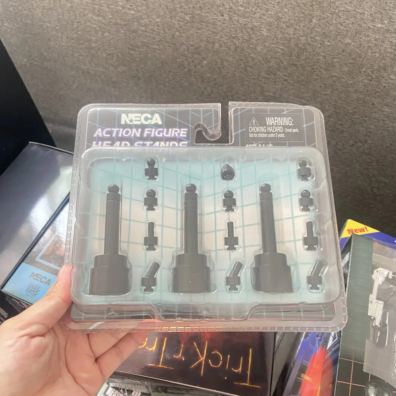 

NECA Дисплей Стенд Фигурка Черный 3 упаковки Фигурки Brinquedos Фигурки Аксессуары Коллекция Модель Подарок 8 см