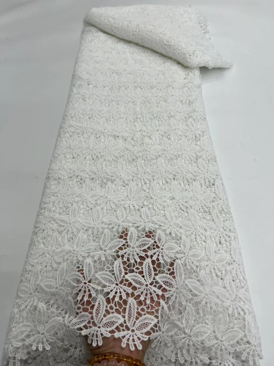 

Новый дизайн, белая африканская гипюровая кружевная ткань, 2025, нигерийская французская молочная шелковая кружевная ткань для женщин, свадебное платье, шить PR25139