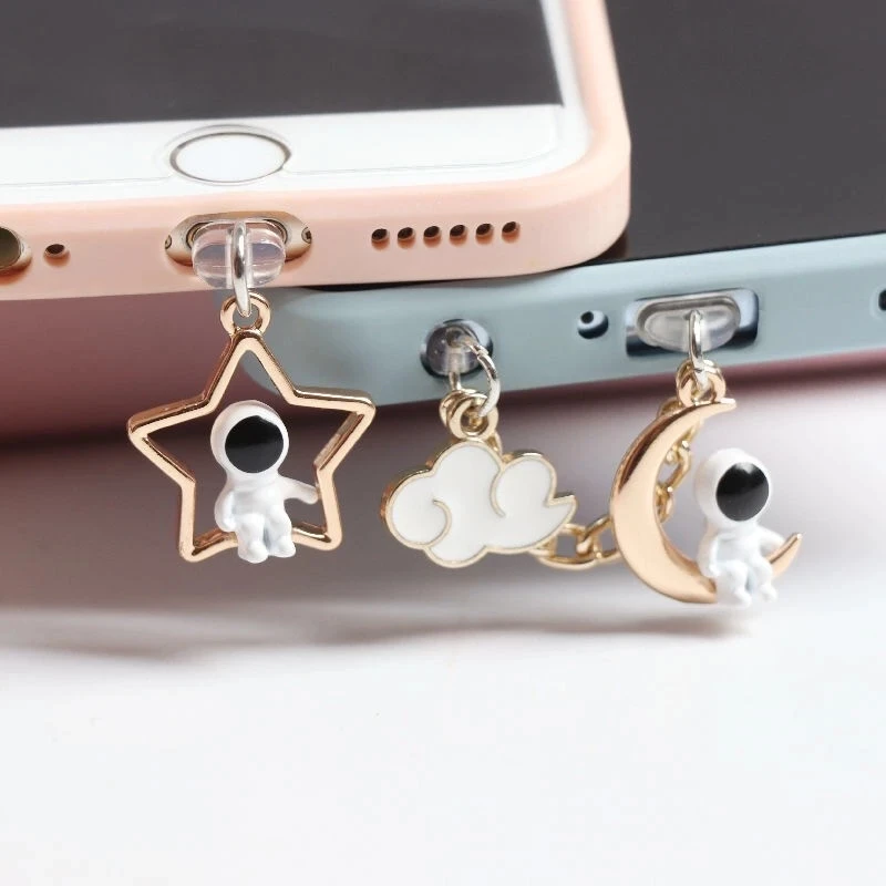

Cartoon Astronaut Dust Plug Fashion Cute Charge Port Anti Dust Plug Kawaii Usb Type C Plug IPhone Jack Stopper Cap Pendant