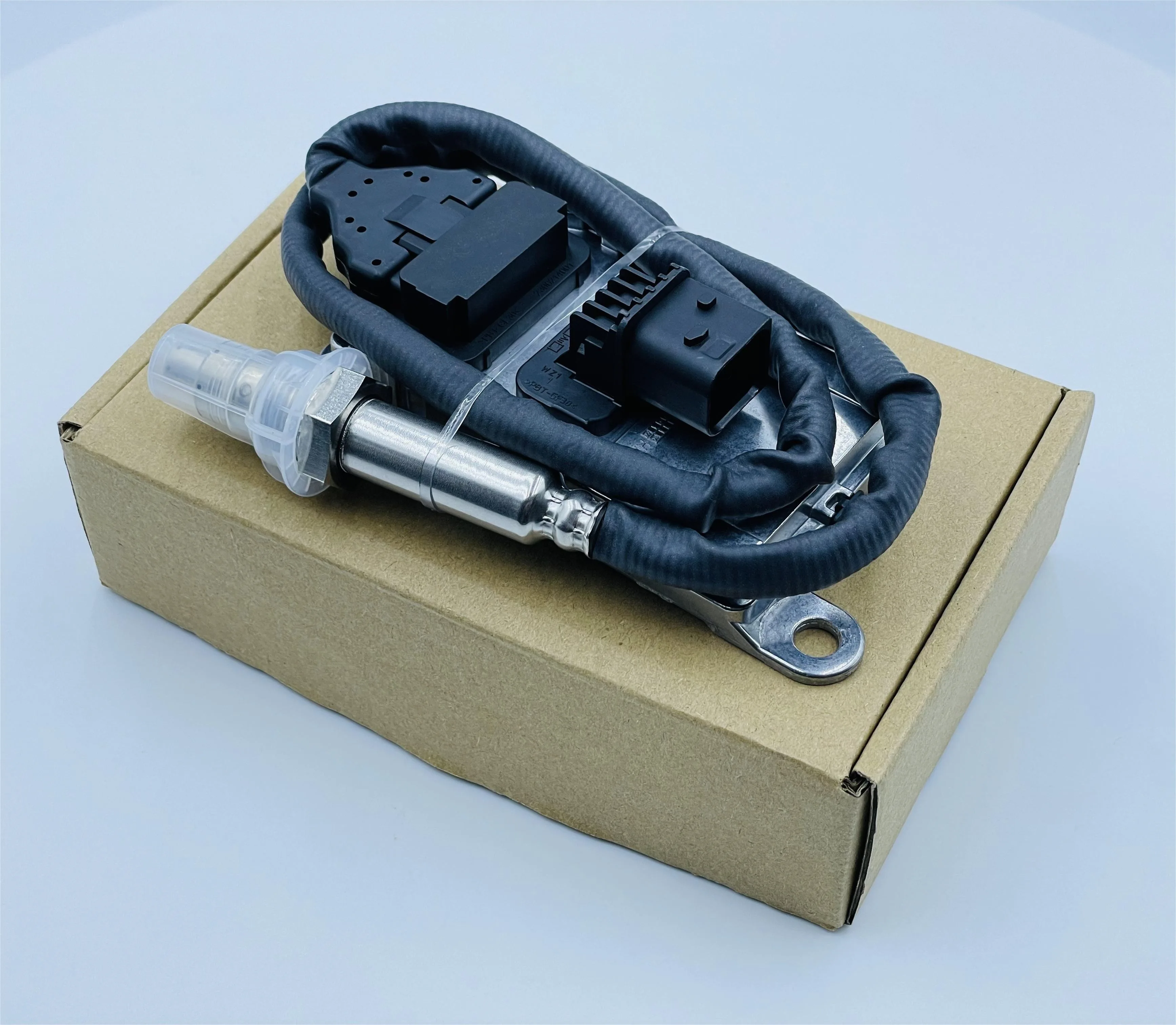 

Ultimate Detail 2006245 5WK96661D 1973527 Oxide Sensor, Suitable ForDAF Trucks, One-year Warranty and Home Delivery