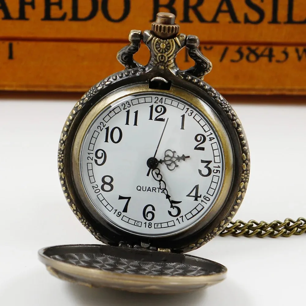 العتيقة رائعة الدب منحوتة ساعة جيب كوارتز قلادة ساعة سلسلة رائعة سحر الهدايا مثالية للرجال النساء جامعي