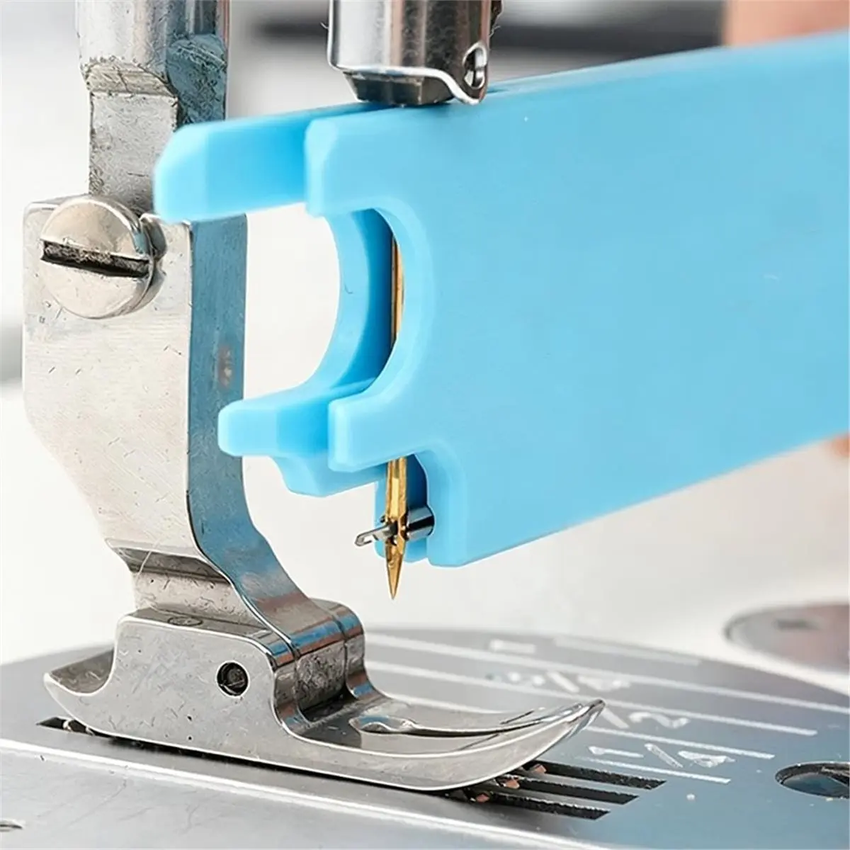 Automatic Sewing Machine Needle Threader, Quick Threading Device for Sewing Machine, Multifunctional Threading Tool