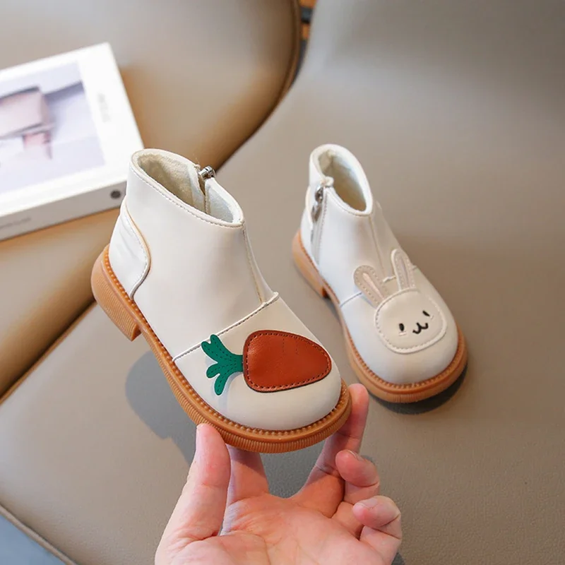 Dziecięce buty śniegowe zimowe pluszowe dziewczęce krótkie buty z królikiem moda śliczne dziecięce przyczynowe bawełniane buty do kostki ciepłe