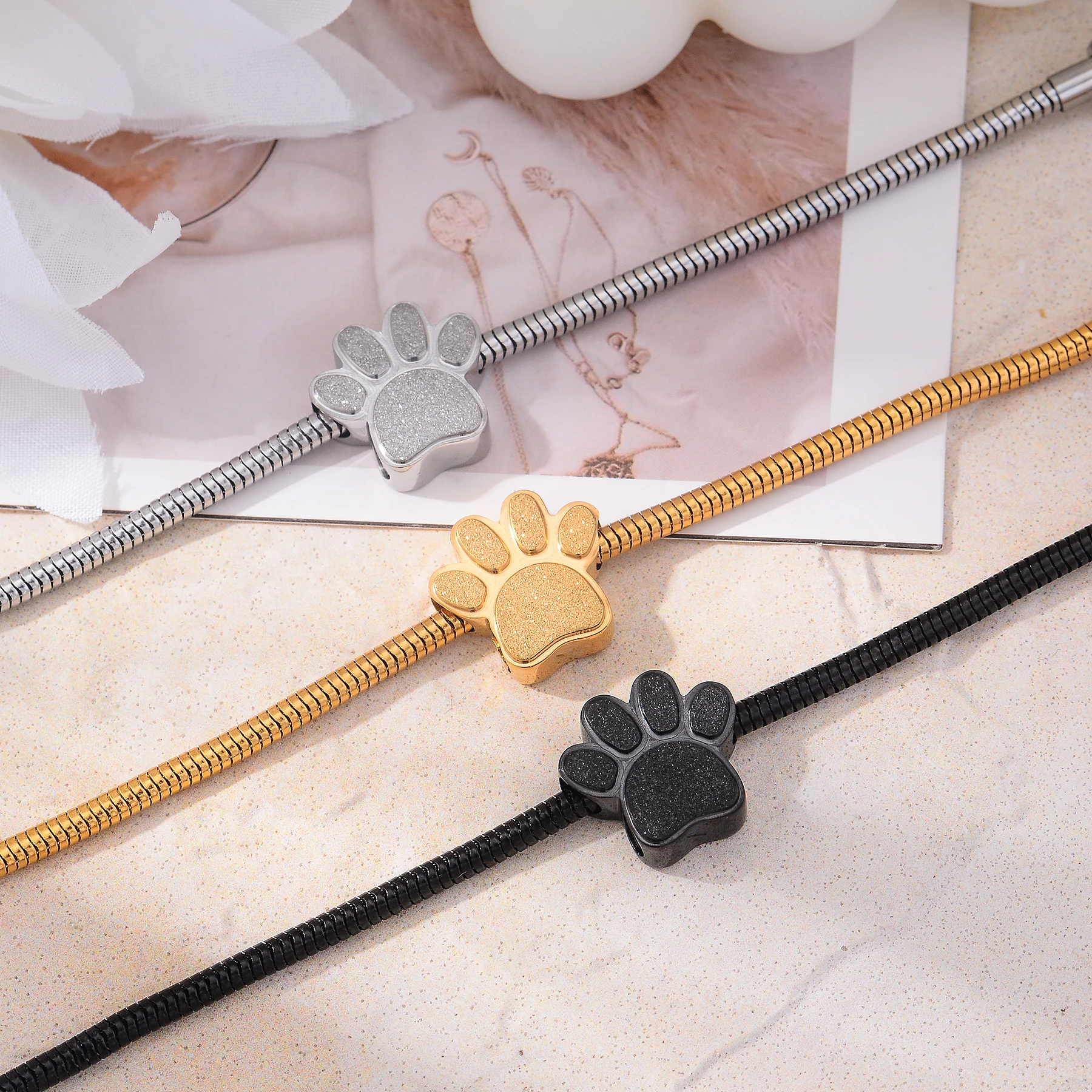 Pfotenabdruck-Armband für Asche für Frauen und Männer, Edelstahl-Andenken-Armband für die Aufbewahrung von menschlicher oder tierischer Asche. – Detail 5