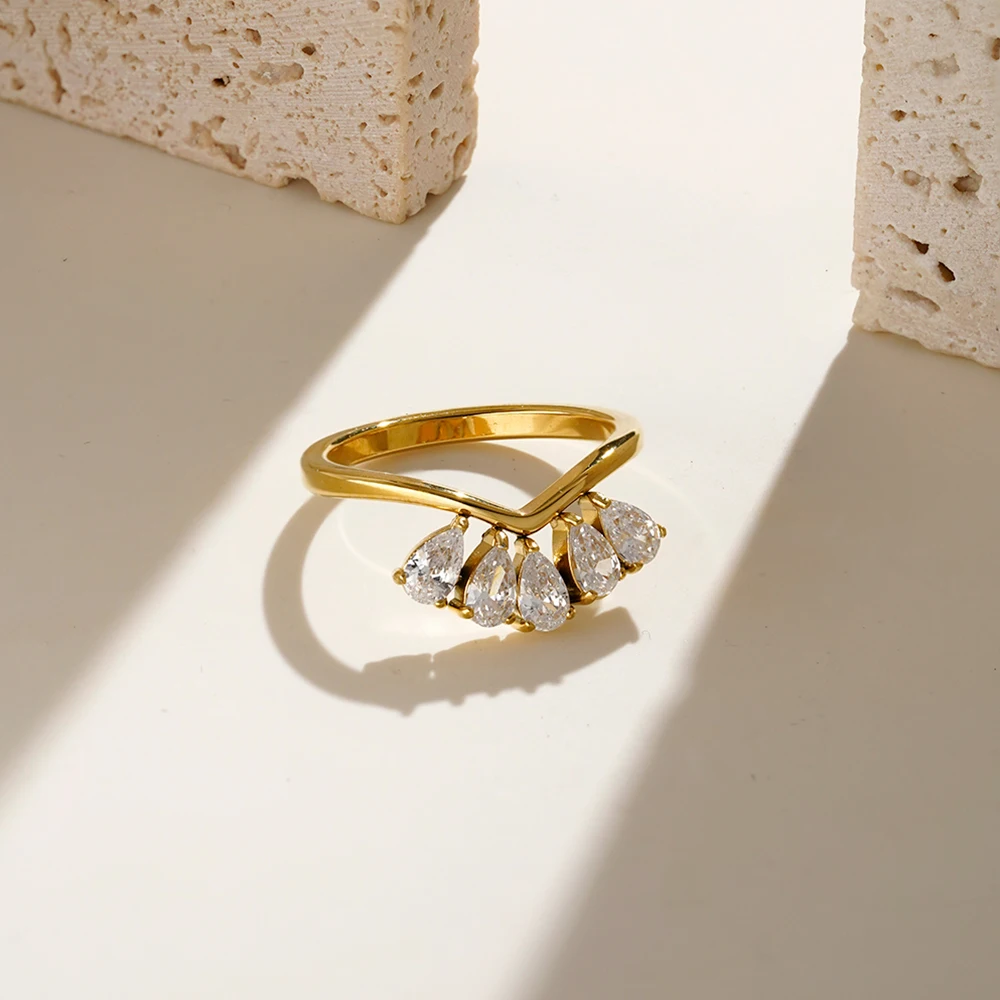 

ENFASHION Anillos Mujer Sector Rain Drop Цирконовое кольцо для женщин Нержавеющая сталь 18-каратное золото с покрытием Нежные модные украшения R254579