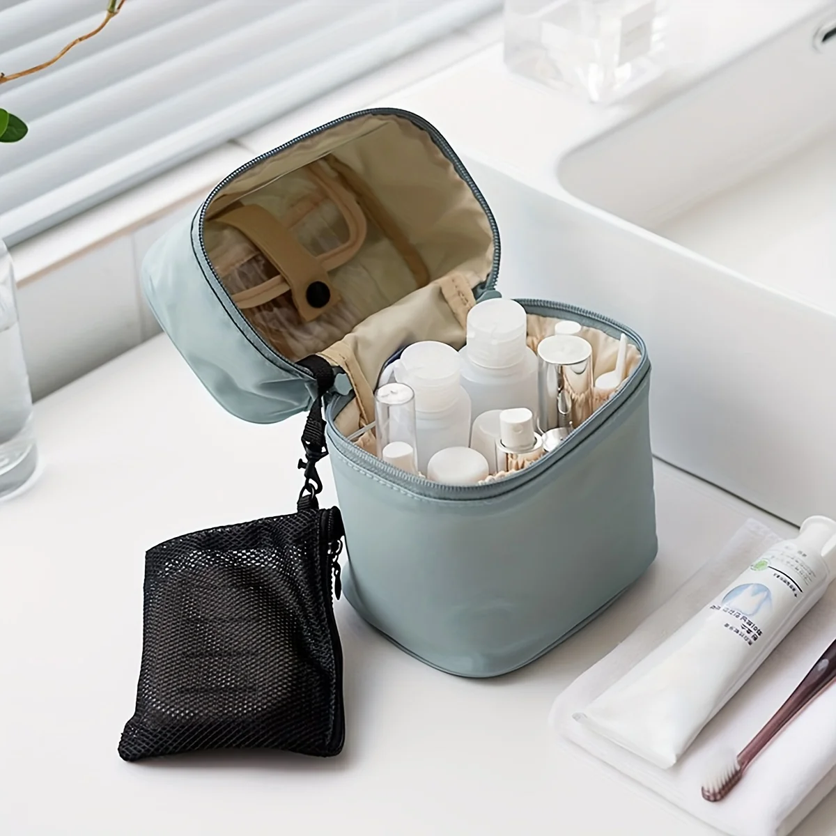 Portable Cylinder Makeup Bag, Travel Comestic  Pouch, Toiletry Wash Organizer & Purse