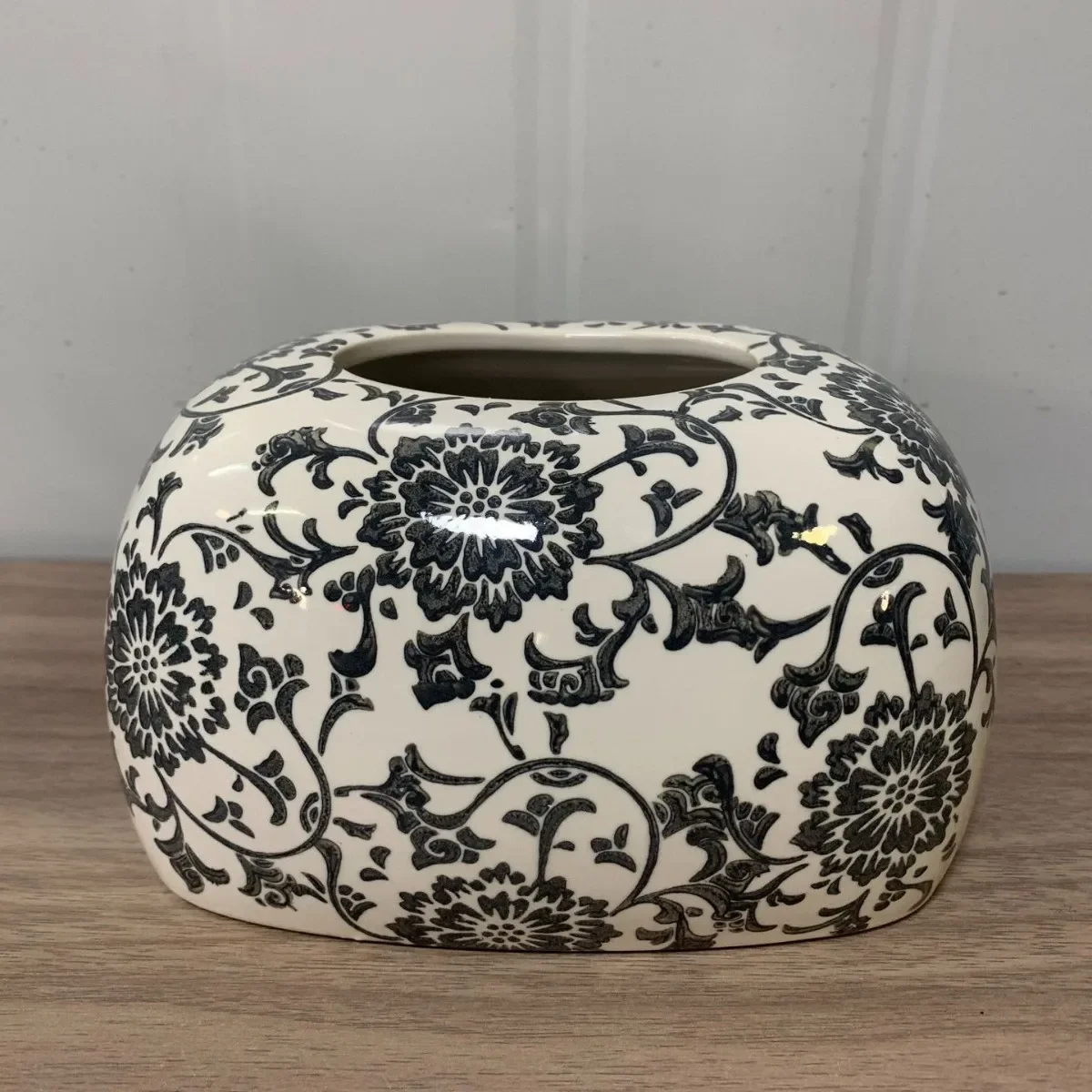 

CL artistic sense blue and white porcelain ceramic tissue box creative ornament retro decoration home essential light luxury