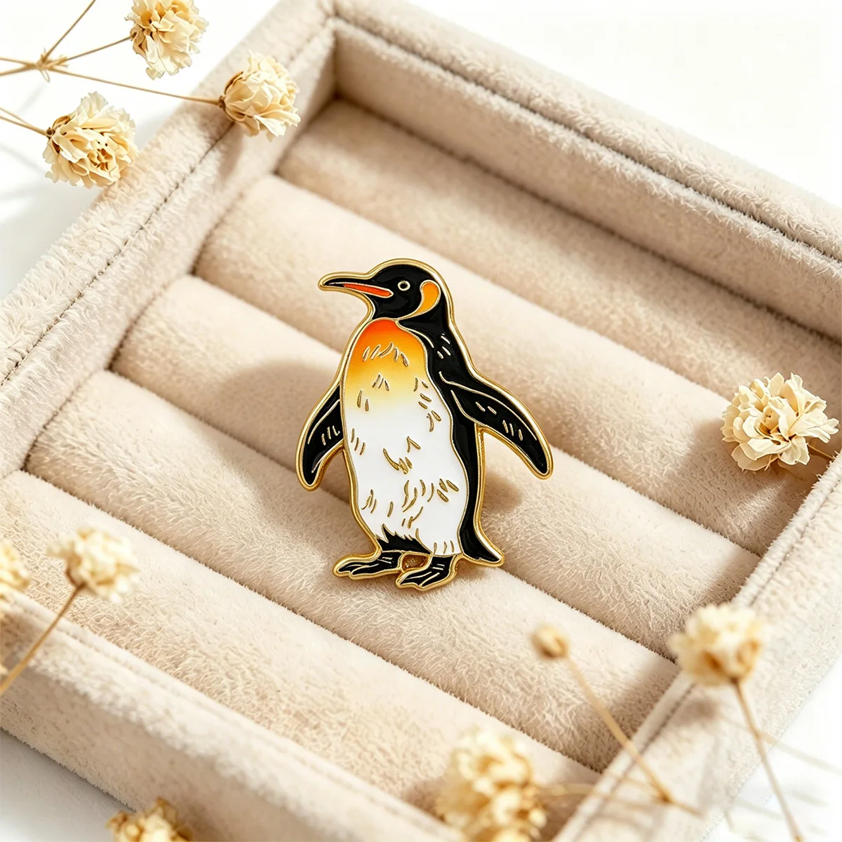 Penguin Enamel Pin Cute Brooch Hat Lapel Pins Badge on Backpack Clothing Accessories Animal Jewelry Friends Gifts