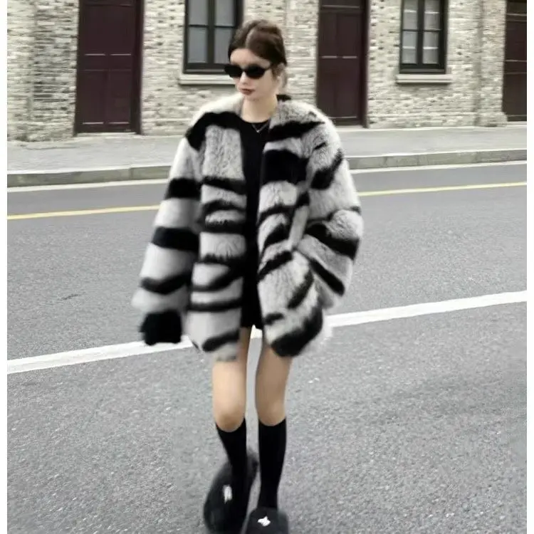 2024 Women Faux Fur Coat Autumn Winter High Quality Fluffy New Jacket Striped   for  Elegant Thick T886