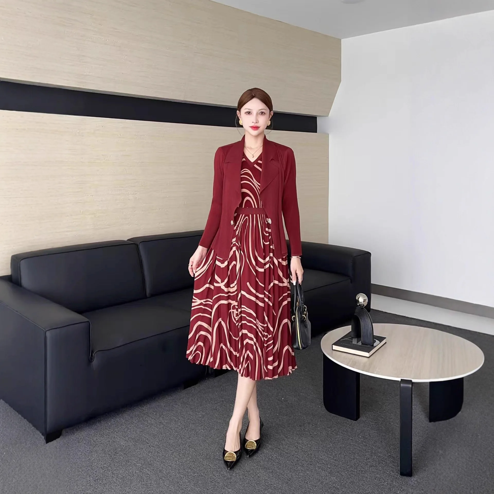 

Miyake Elegant Plus Size Pleated Dress Two-piece Women's Light Luxury Suit Collar Small Jacket Inner Printed Sleeveless Dress