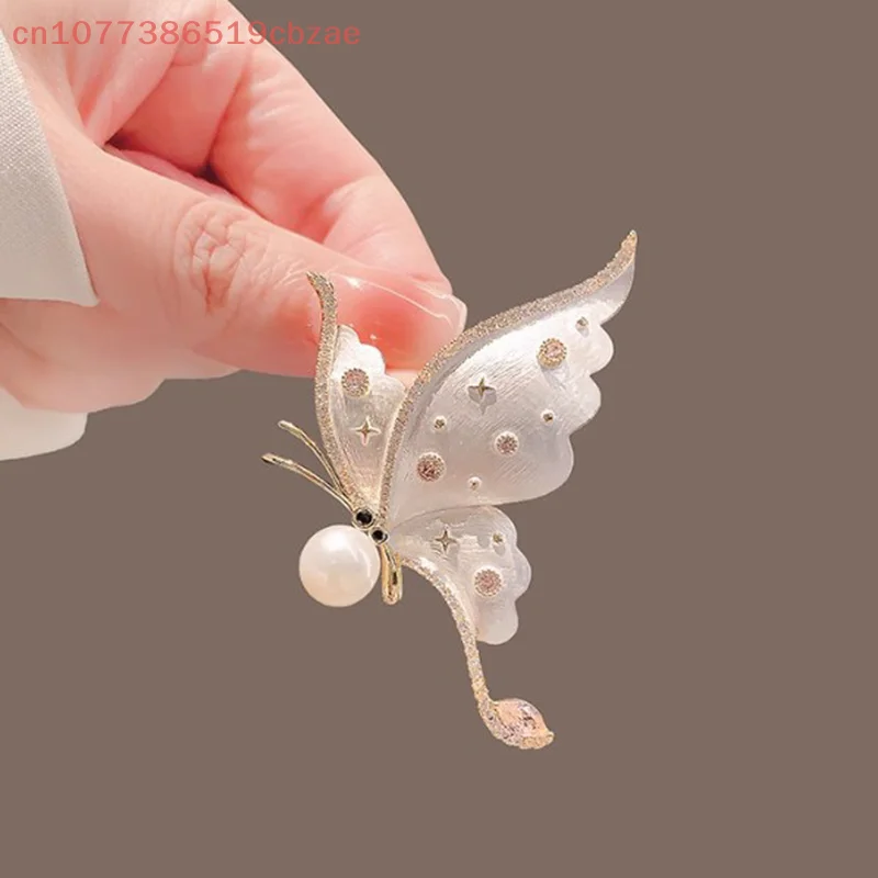 بروش فراشة أنيق فاخر وخفيف الوزن - إكسسوار صدار رائع متعدد الاستخدامات للملابس هدية مثالية لأي مناسبة