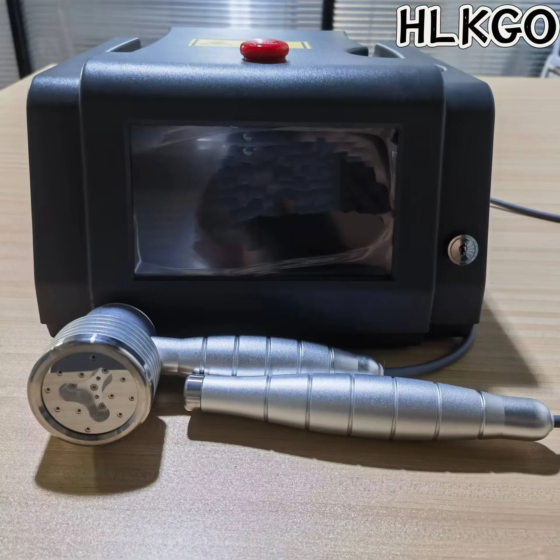 

Профессиональное лазерное оборудование 5 Вт (6x808 нм + 11x650 нм) для эффективного лечения артрита и снятия боли