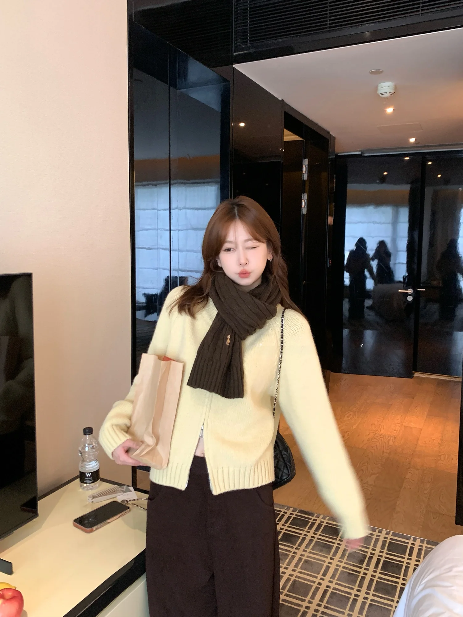 

Мягкий и уютный кардиган на двойной молнии для женщин, свободный вязаный свитер для осени и зимы, дизайн свободного кроя...