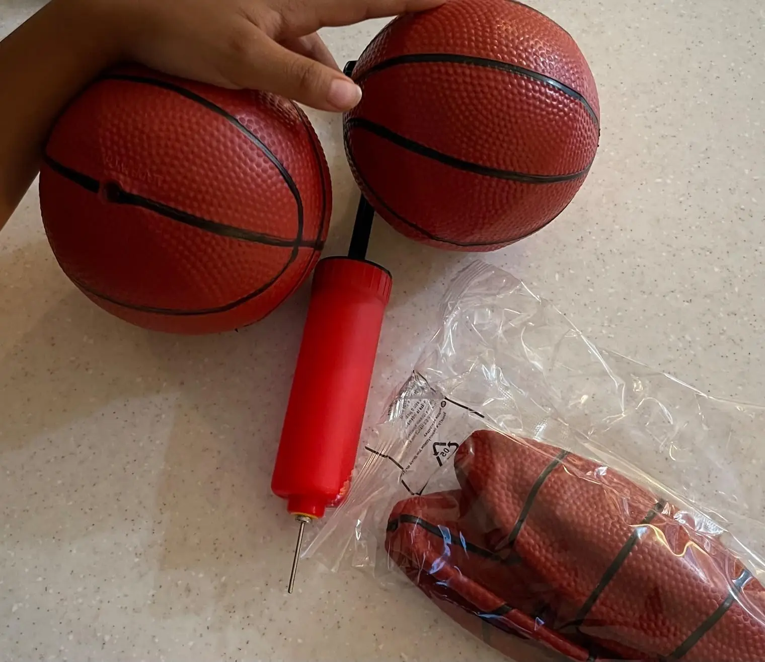 2025 Mini basketbalring binnen voor kinderen met 4 ballen Opvouwbaar boven de deurventilator Bord Buitenspeelspeelgoed