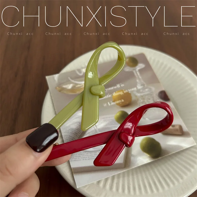 

Cravat Bow Hair Clip Acetate Material Side Part Barrettes for Women Minimalist Bangs Clip Office Elegant Style