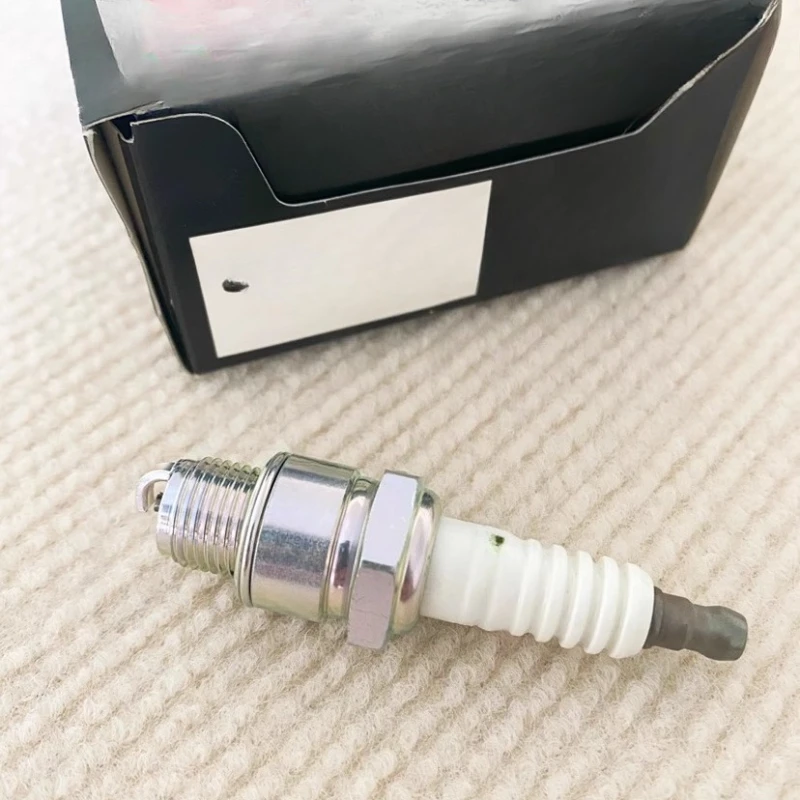 

Mercury outboard two-stroke spark plug 816737Q Original BP8H-N-10