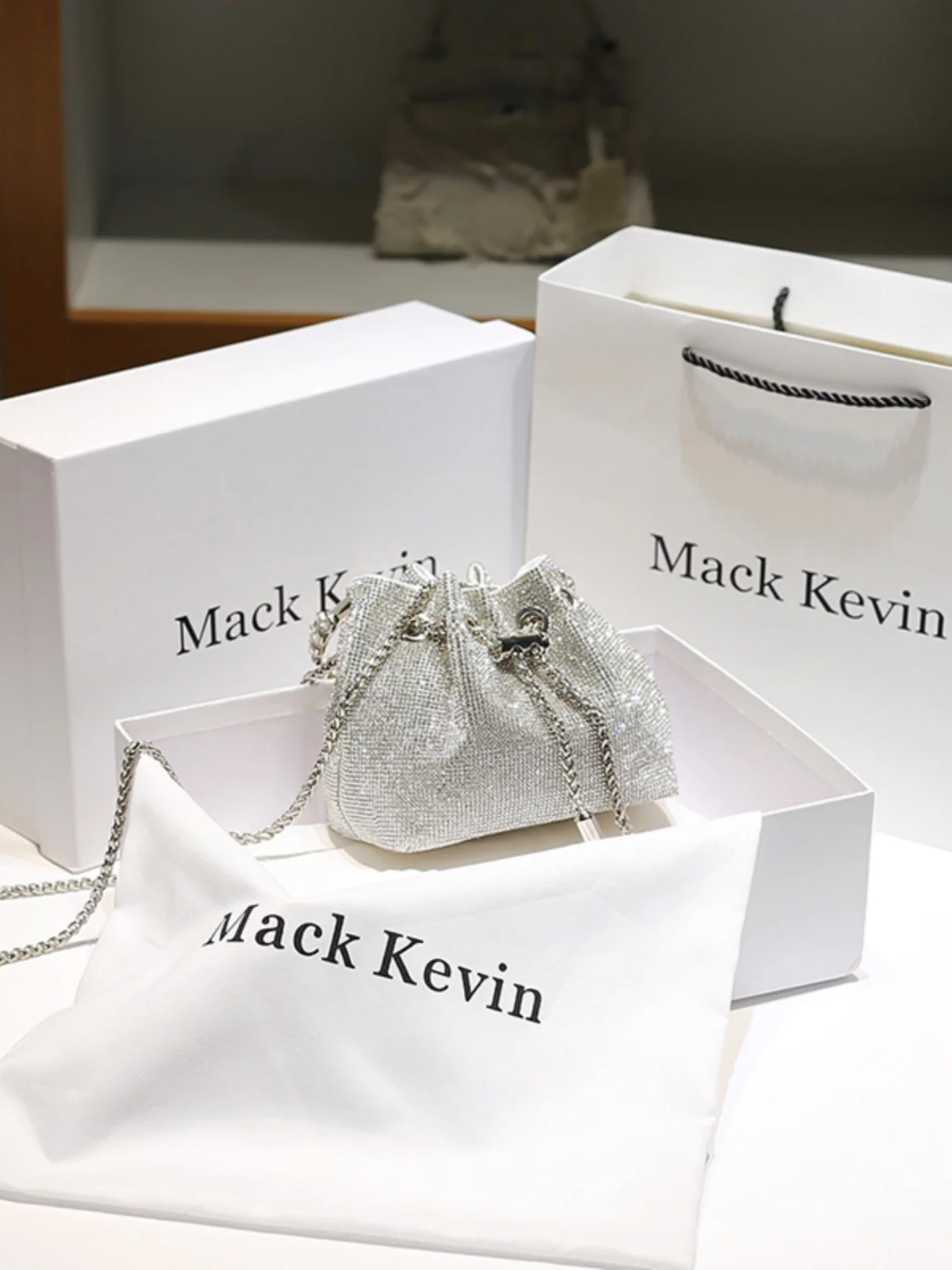 

Popular and Luxury Bucket Bag with Charming Decoration Diamond and Chain Women's Stylish and Versatile Shoulder Crossbody Bag
