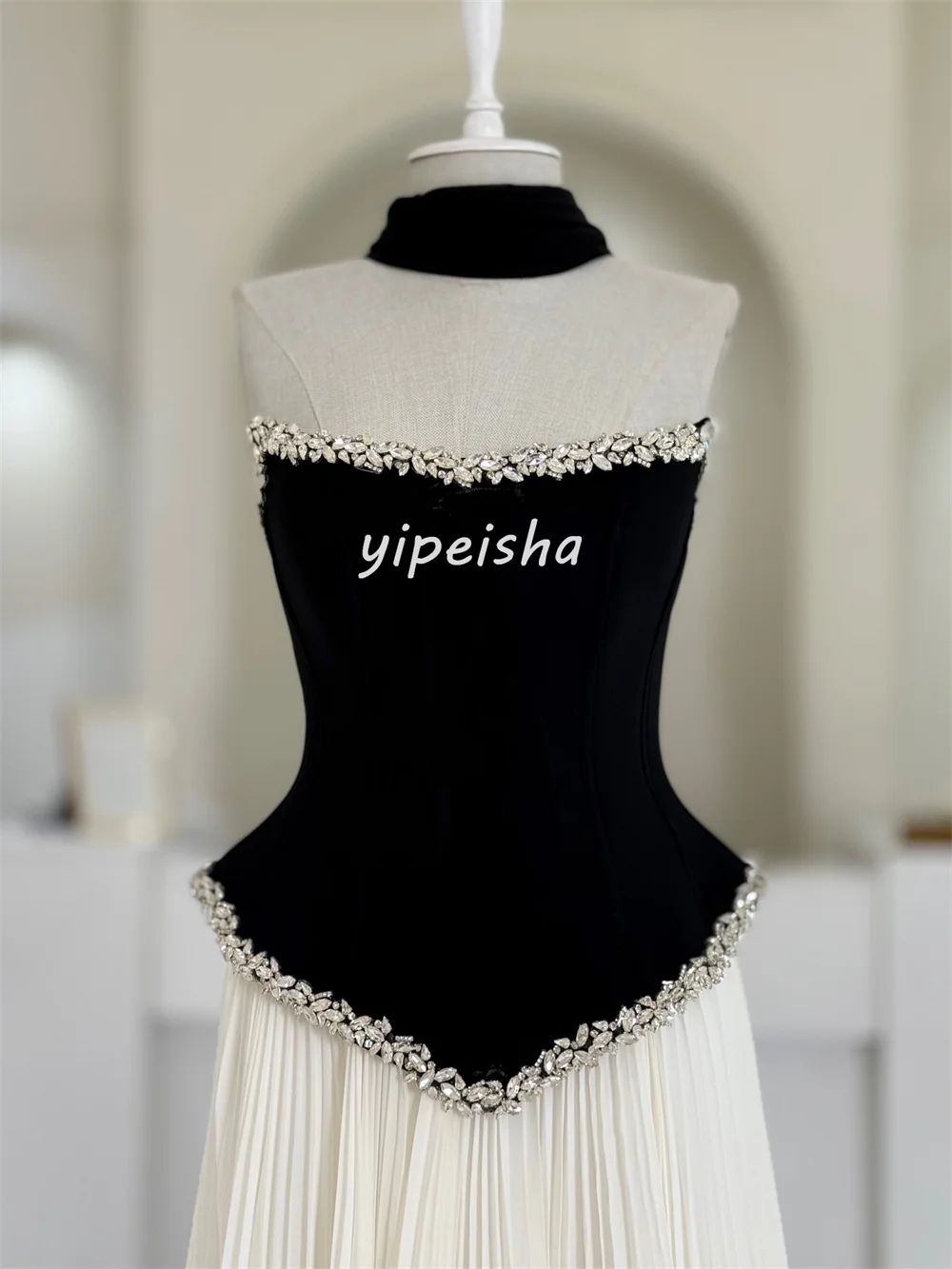 تخصيص مطابقة معقدة جيرسي الطية Ruched رايات حجر الراين ألف خط فساتين طويلة حمالة فساتين السهرة جودة عالية