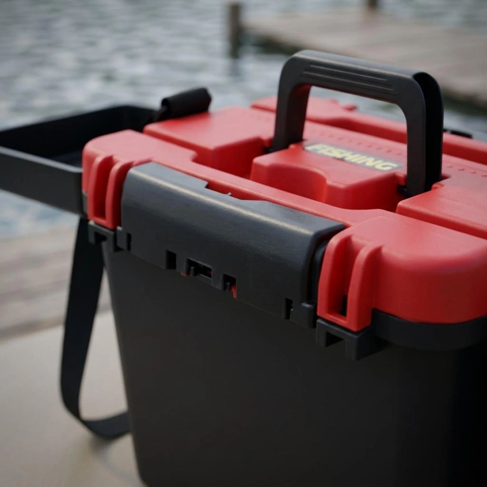 

Seat Box with Lid Thickened Fishing Box with Strap Live Catch Container Portable Fishing Seat Container Ventilation Hole