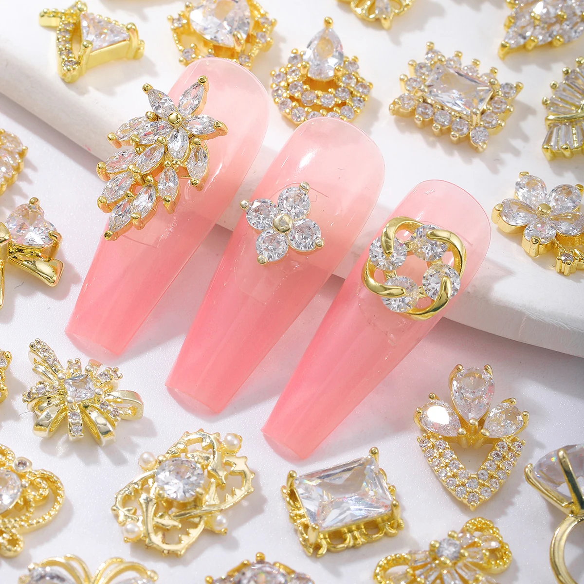 골드 실버 네잎 클로버 러브 및 기타 유럽 및 미국 스타일 혼합 네일 장식, 구리 상감 지르콘, 10 개