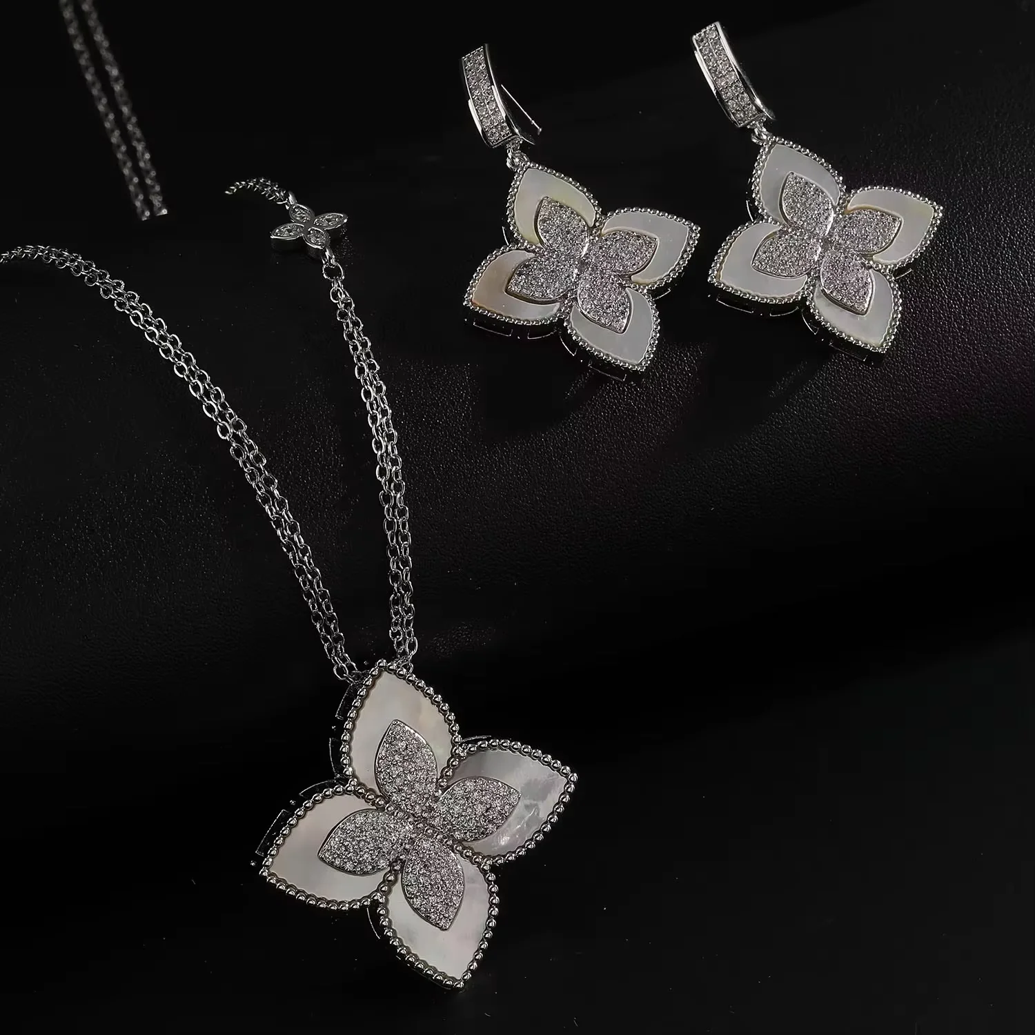 Women Floral Necklace Earring Set Delicate Flower Shape Pendant Necklace And Matching Stud Earrings Fashion Jewelry For Daily Da