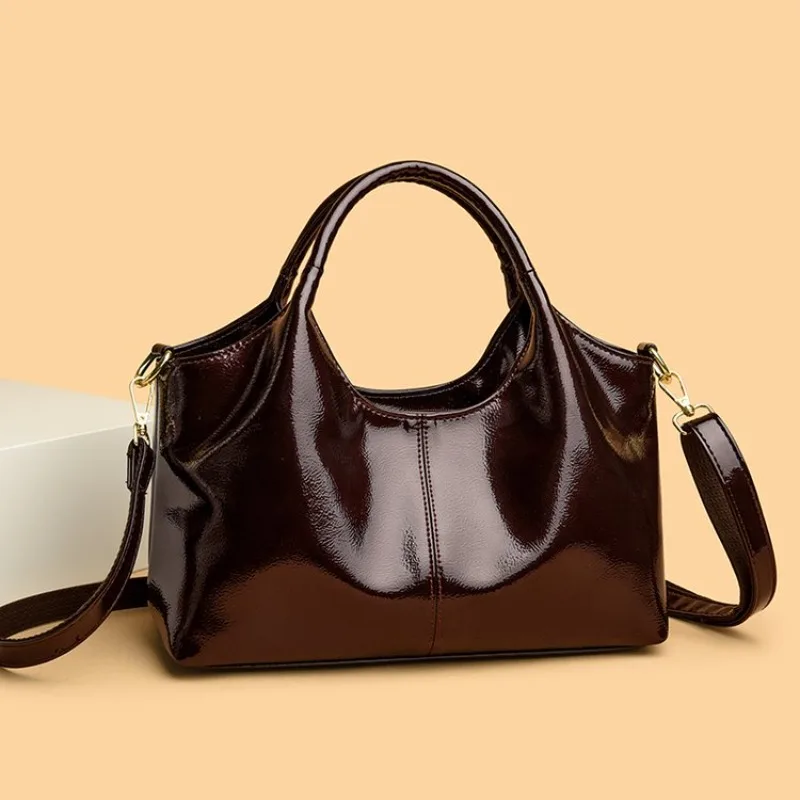 

Elegant Commuter Crossbody Bag For Ladies With Simple Vintage Styling And Large Capacity Serves As A Chic Diaper Bag