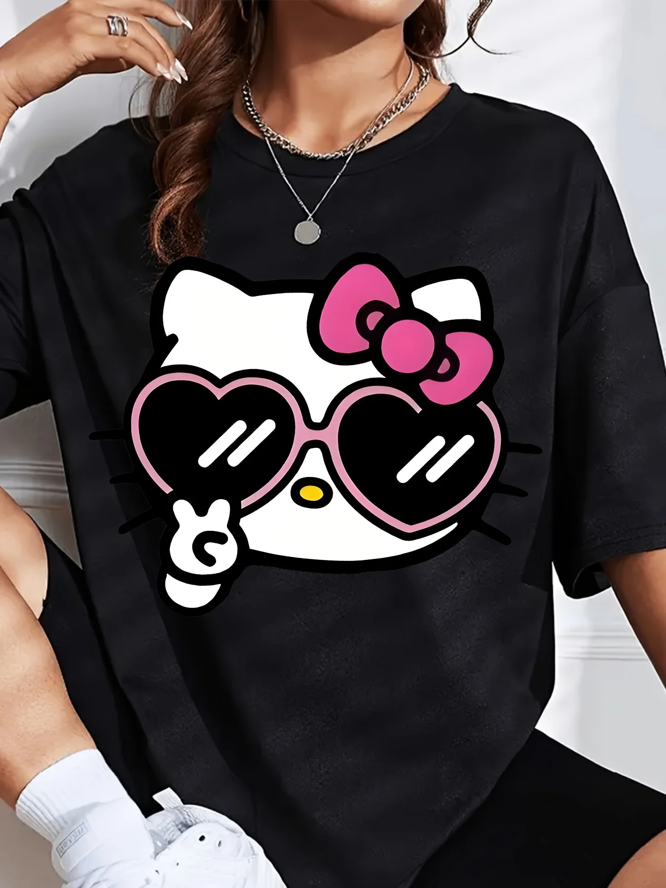 

Hello Kitty Graphic Printing Summer Autumn Winter Cotton Men's and Women's T-Shirts Short Sleeves Luxury Outdoor Sports Brand