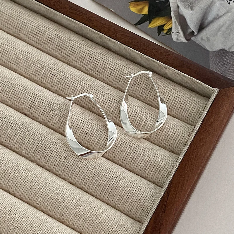 Hot Sale Fashion Metal French Geometric Twisted Hoop Earrings for Woman Classic Earring Party Wedding Pendant Fashion Jewelry