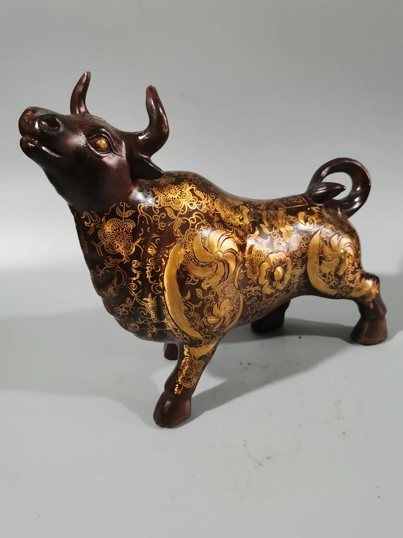 Brass bullish gold applique cattle office fortune Feng Shui cattle household animal ornaments China