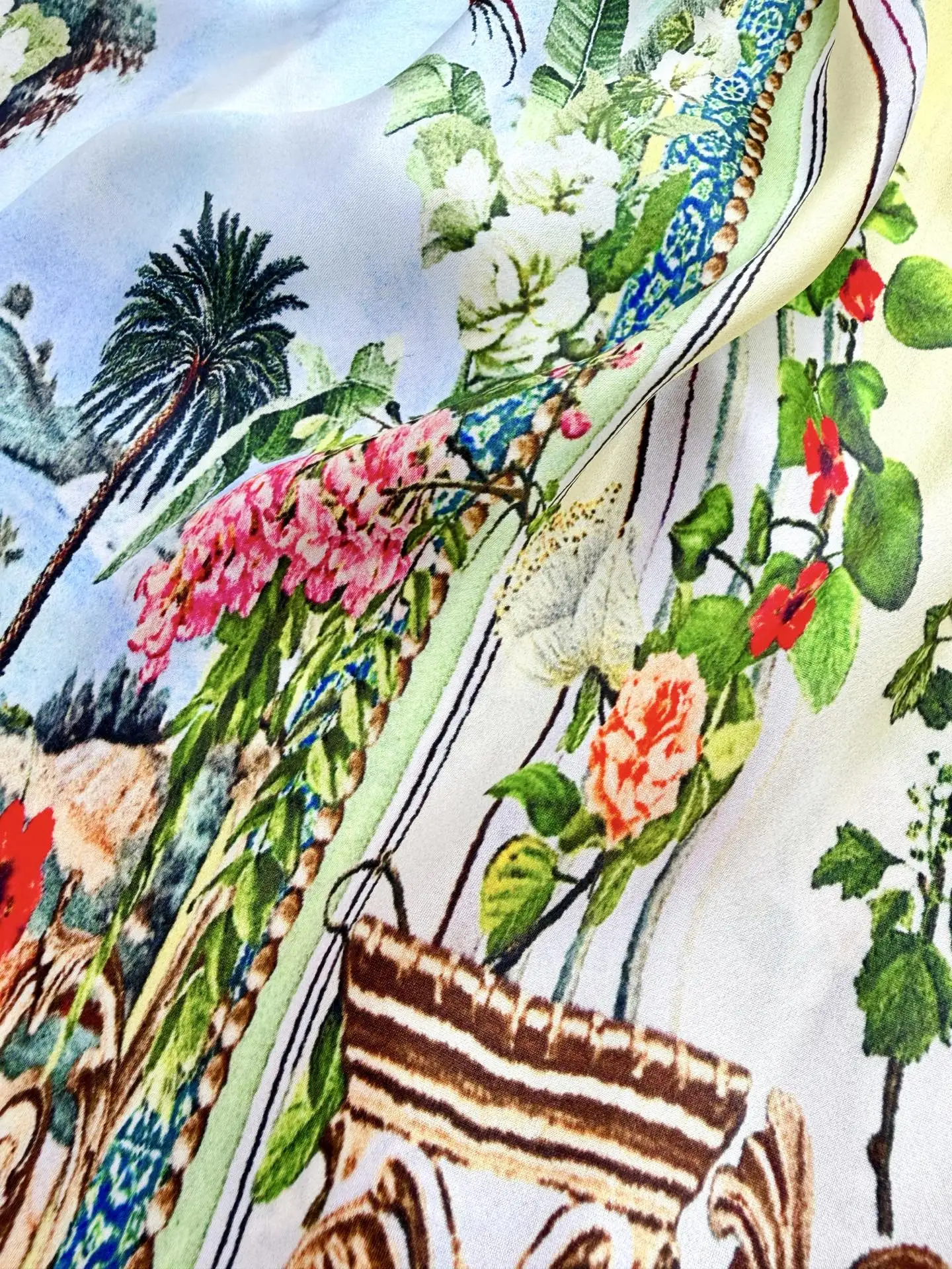 ชุดเดรสยาวผ้าไหมแท้ 100% สำหรับวันหยุด แบบเปิดหลัง สีเหลือง สายเดี่ยว ประดับคริสตัล ลายดอกไม้ คอวี แขนกุด เอวสูง