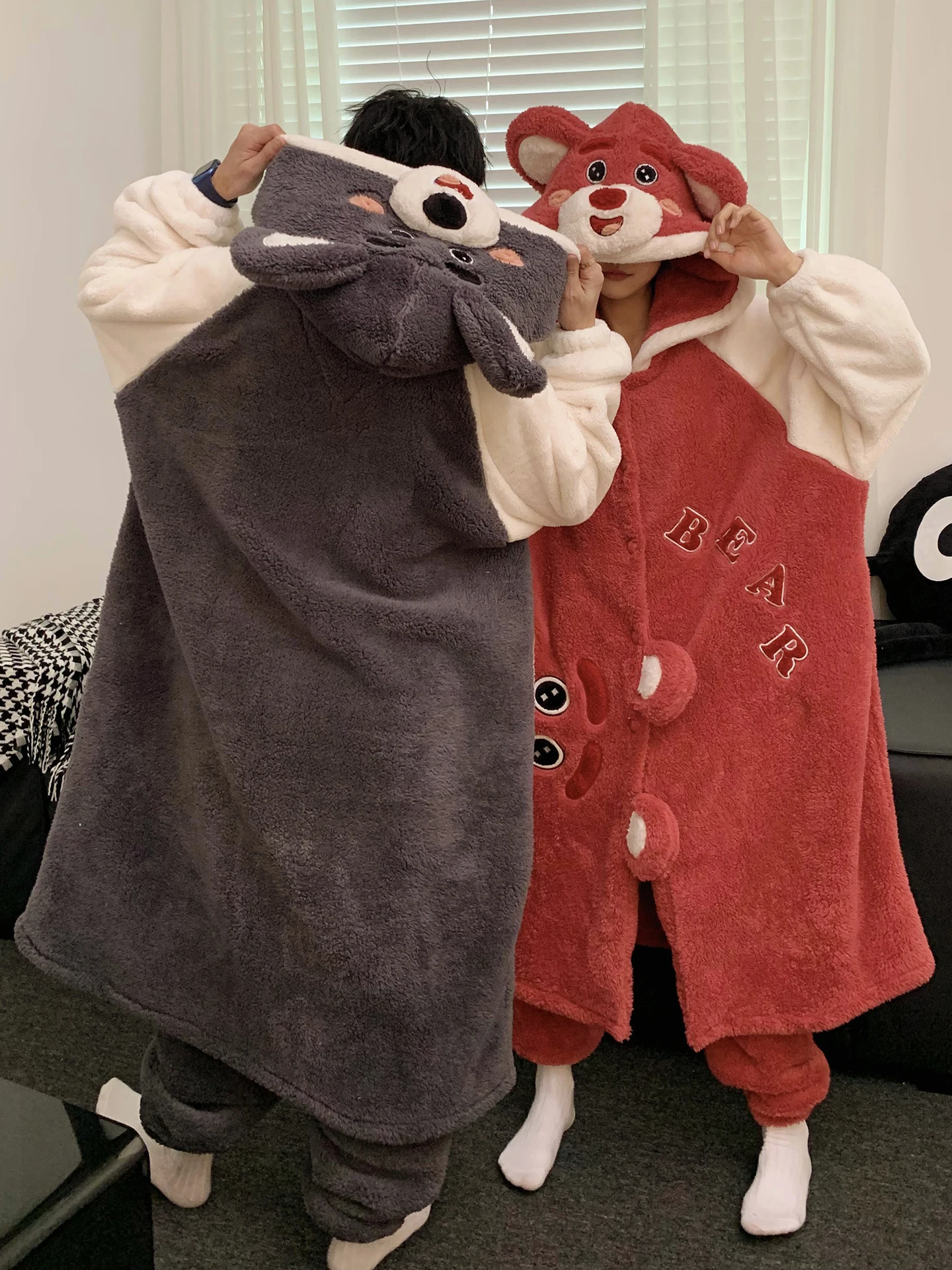 ensemble-pyjama-assorti-en-velours-corail-pour-couples-design-ours-fraise-vetements-chauds-d'hiver-pour-la-maison-spwear