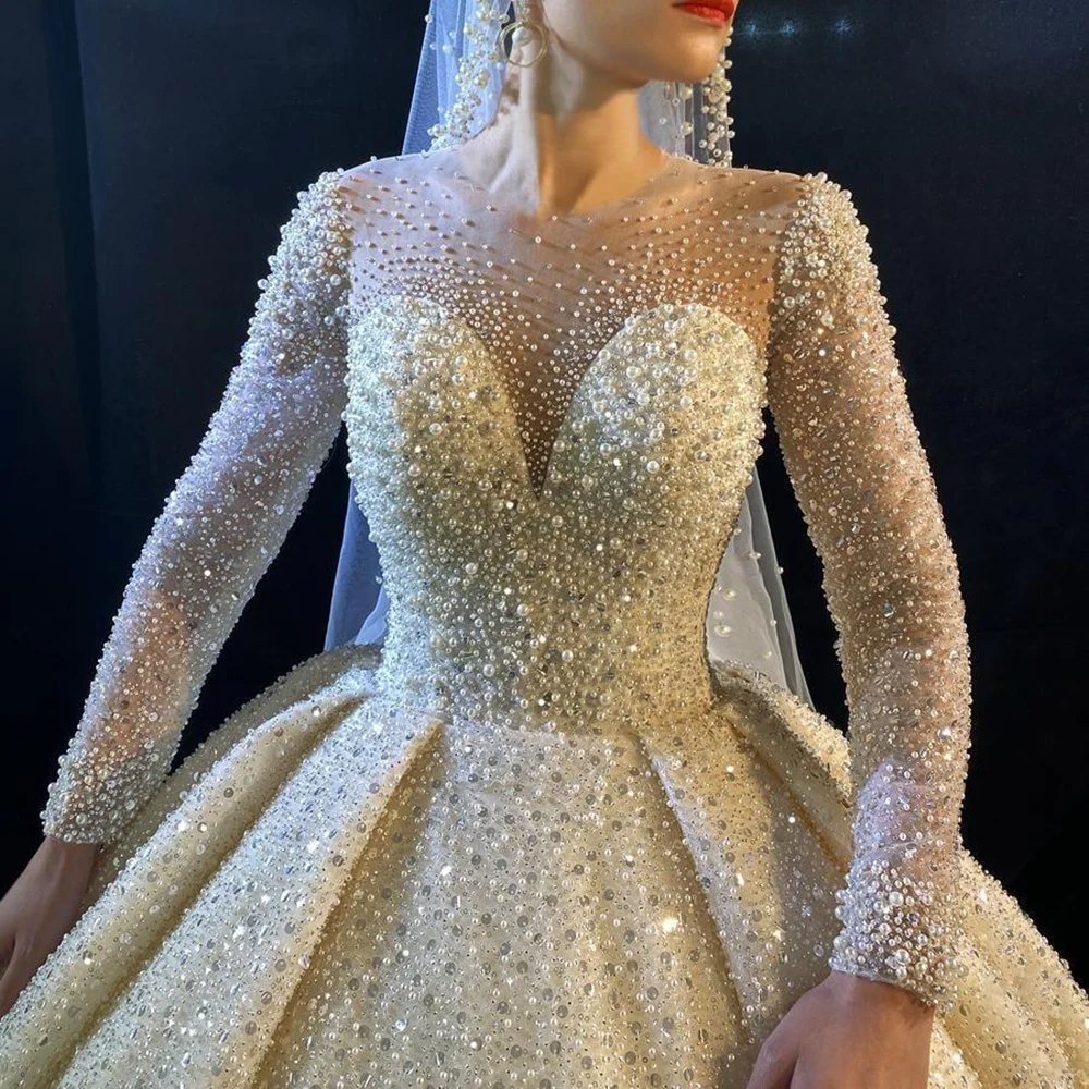 

Exquisite Pearls Sequined Wedding Dresses White Fashion O-Neck Long Sleeves Ball Gowns Elegant Chapel Train Luxury Bride Dress