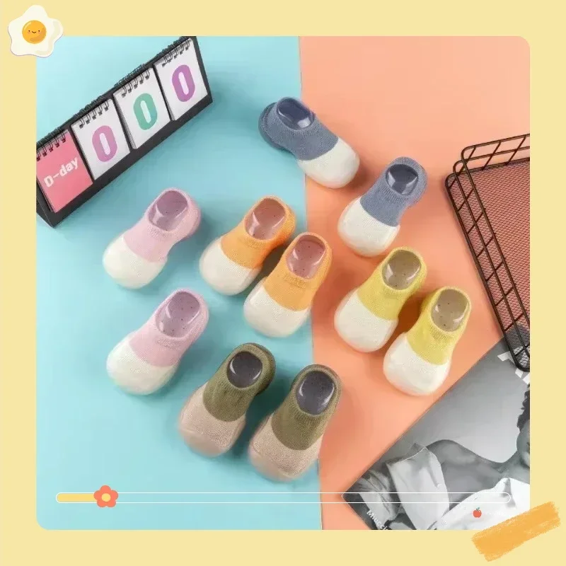 Обувь для малышей в классическом стиле. Детская домашняя обувь для малышей. Нескользящая удобная обувь для малышей.