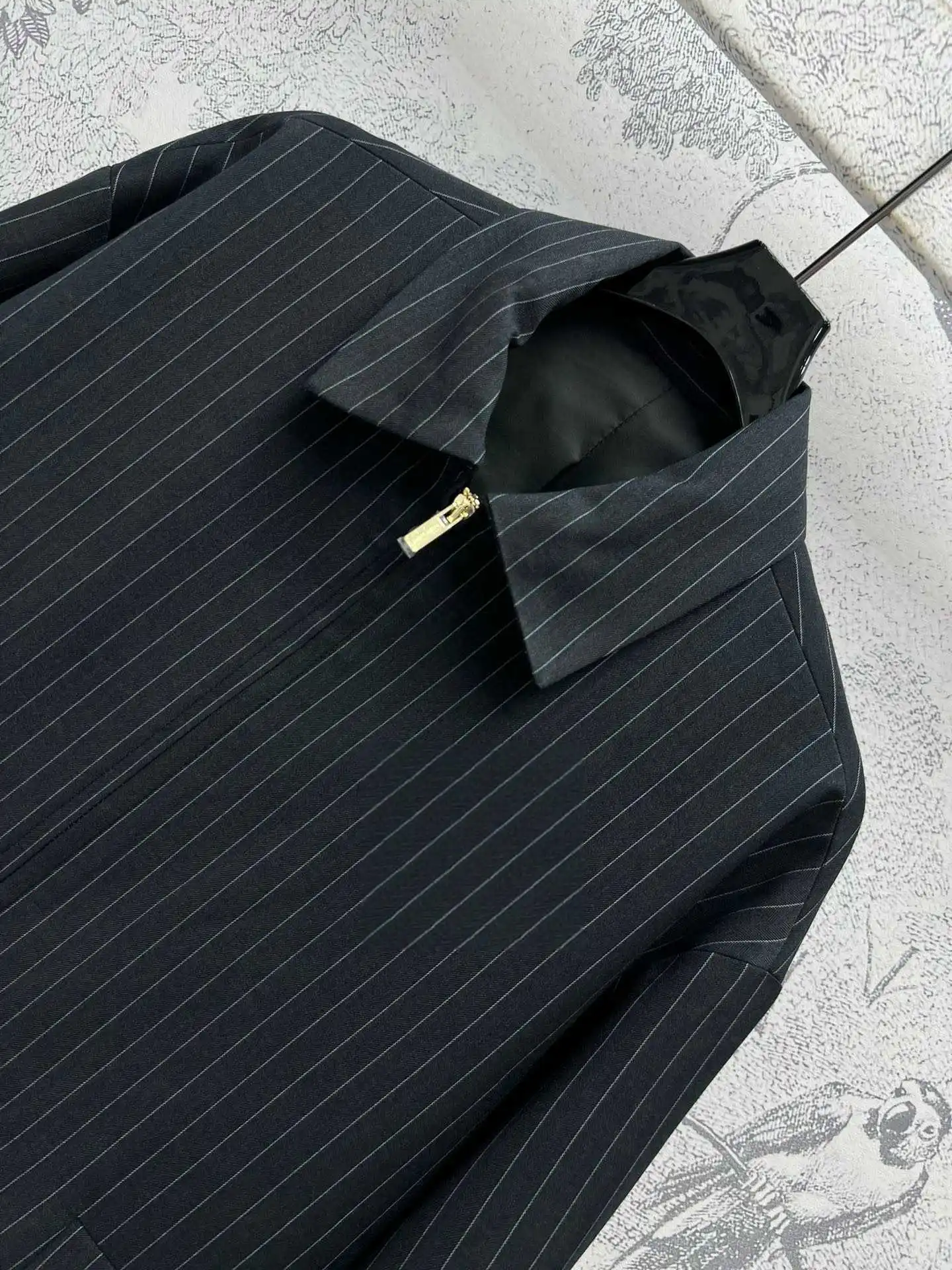 24 new black striped series suit jacket for commuting and leisure