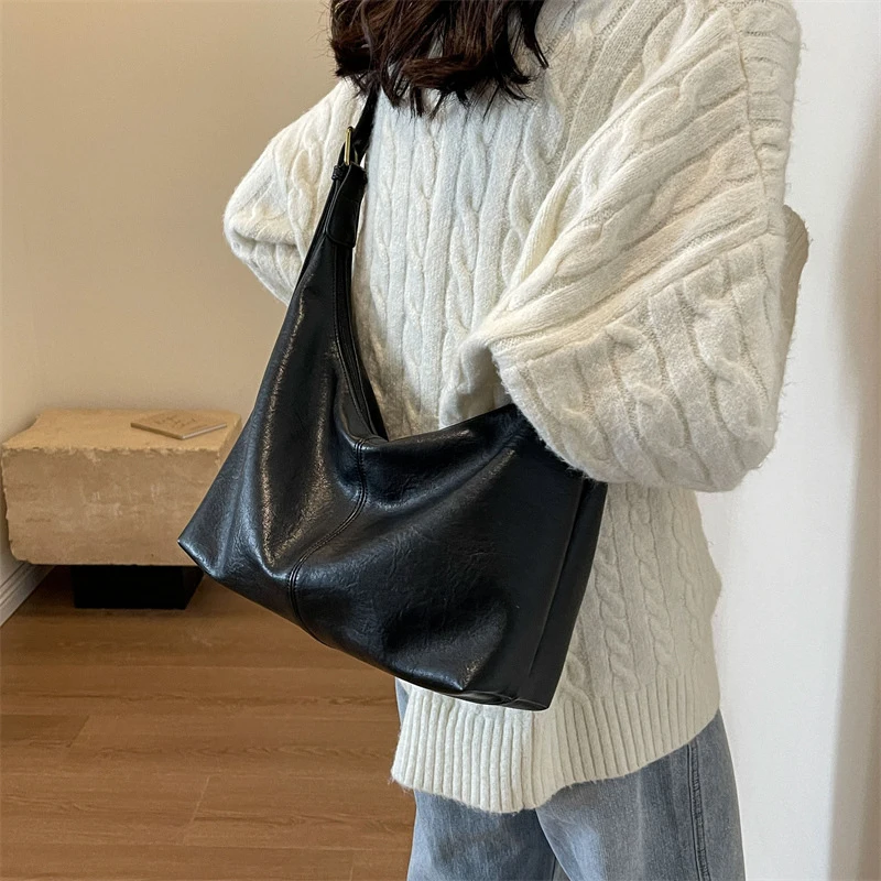 

Large-capacity shoulder crossbody bag, fashionable and versatile, high-end commuter tote bag