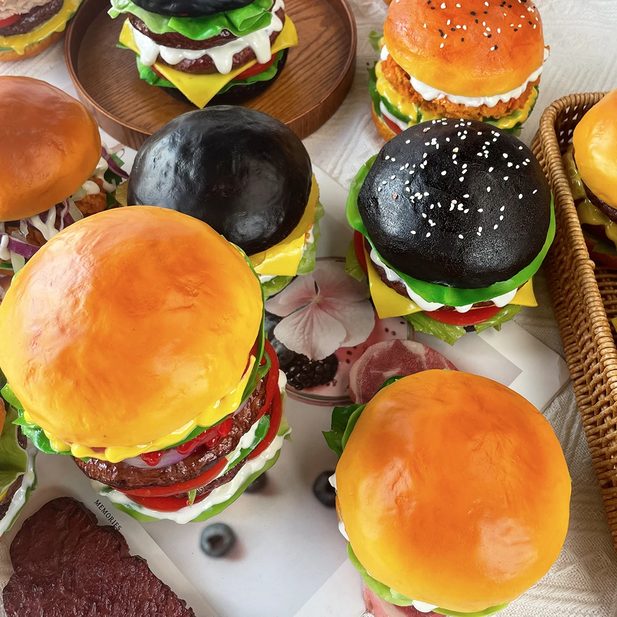 Realistisches gefälschtes Hamburger-Modell, PU-Material, Lebensmittel-Display-Requisite (1 Stück), für Fotografie, Dekoration, Restaurant, Schaufenster, Party – Detail 9