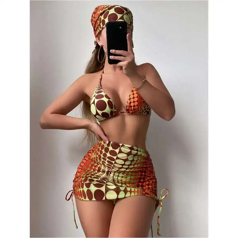 

Новый купальник для женщин, сексуальный комплект бикини в стиле горячей девушки, состоящий из трех предметов, с юбкой на завязках, прикрывающей бедра.