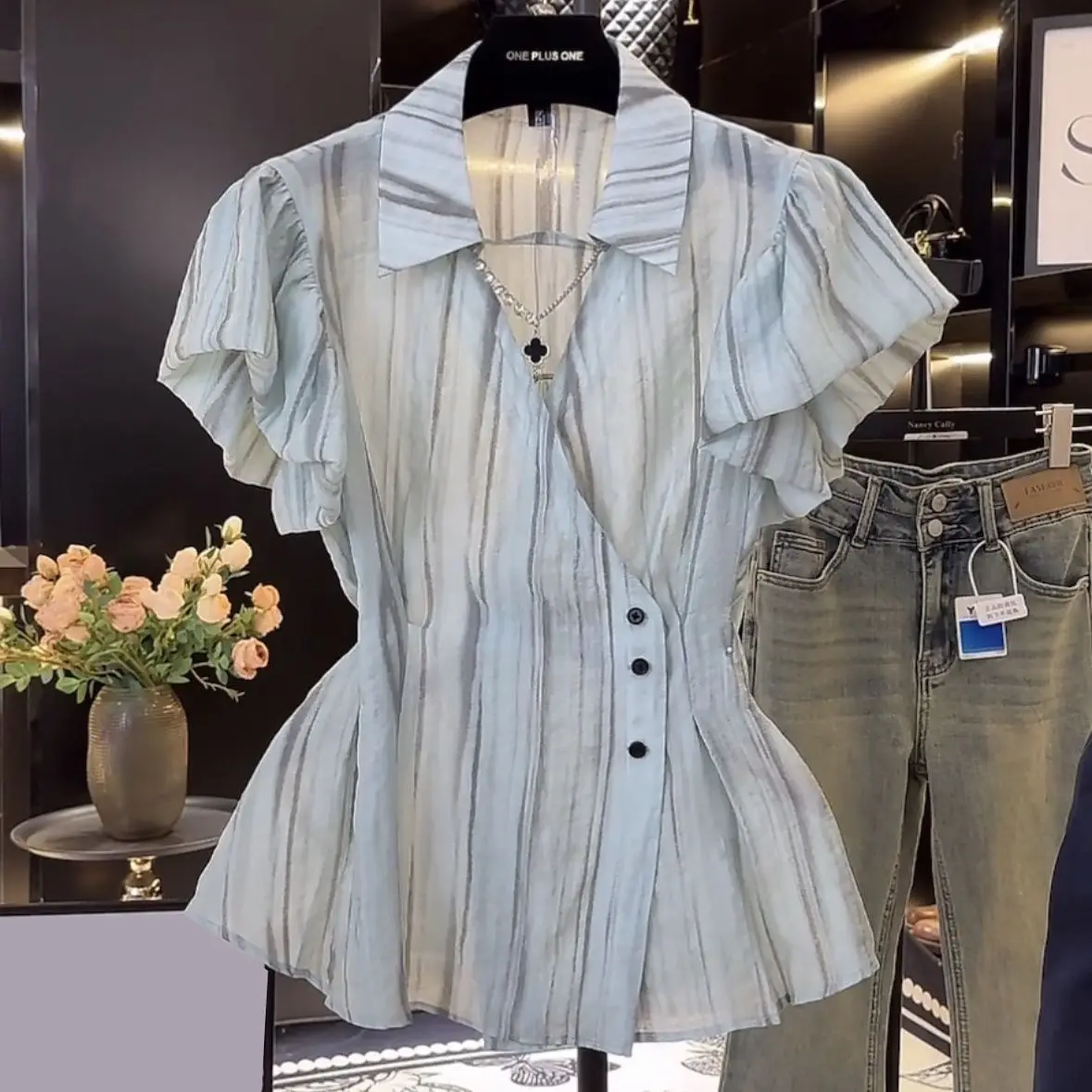 

Французская рубашка с v-образным вырезом и вертикальным узором, облегающая талию, лето 2029, новый стильный тонкий и модный топ