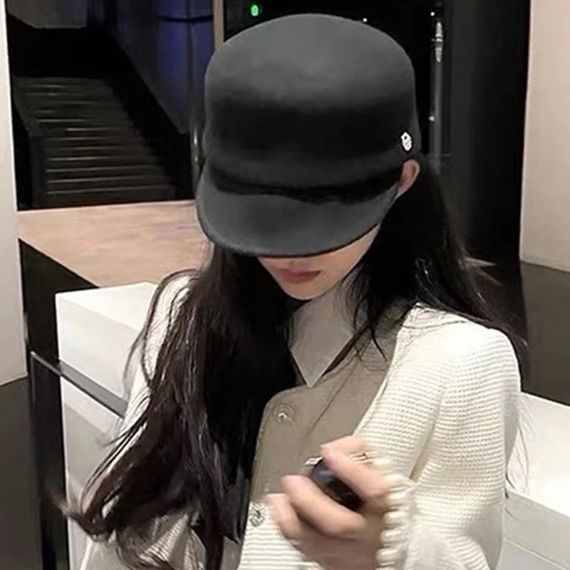 Vintage Fedora Hat for Women Elegant Beret Hat with Long Brim Woolen Horsemen Hat Peaked Hat Stage Props Accessory Hat