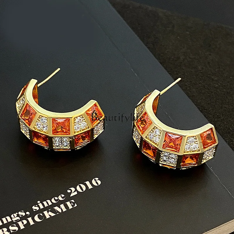 

European and American micro-inlaid C-shaped light luxury stud earrings niche design earrings simple and fashionable