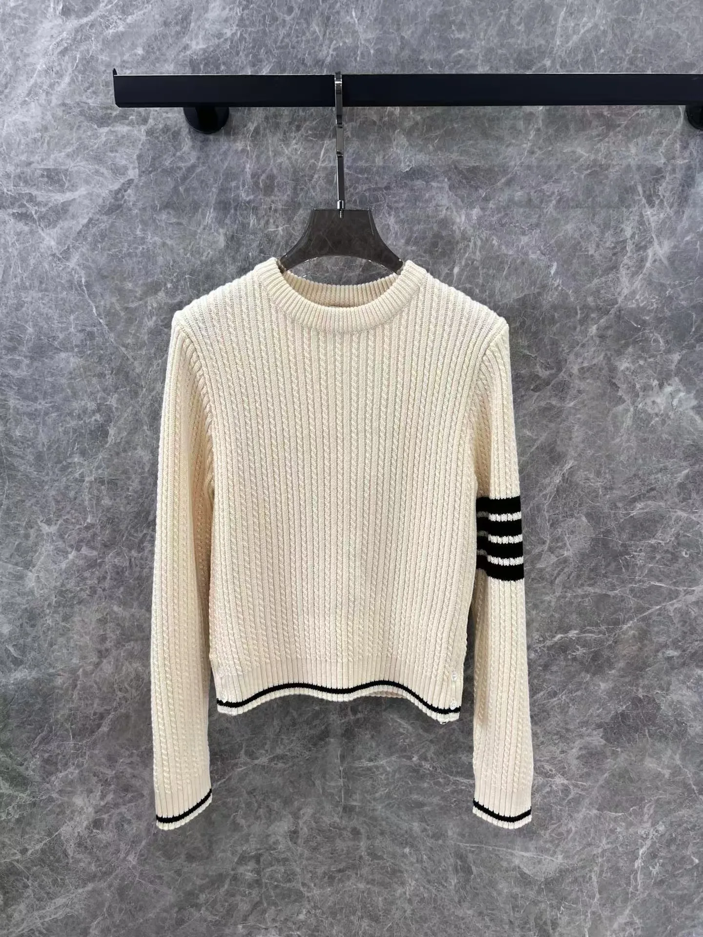 High end customized women's knitted round neck top