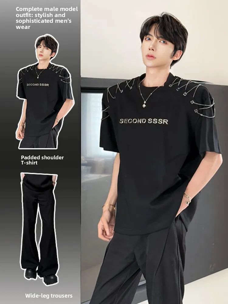 

Мужской летний модный комплект с металлической цепочкой, футболка с подушечками и расклешенные брюки, комплект из двух предметов, высококачественное ощущение