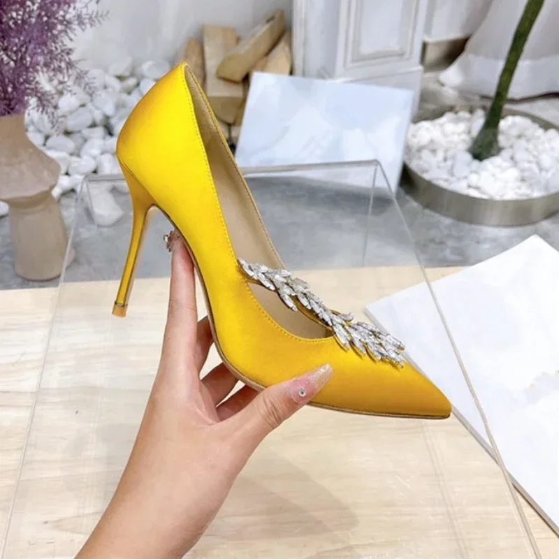 

Women's single shoes Spring and Autumn 2025 new crystal rhinestone chain thin heel fashion pointy banquet high heel muller shoes