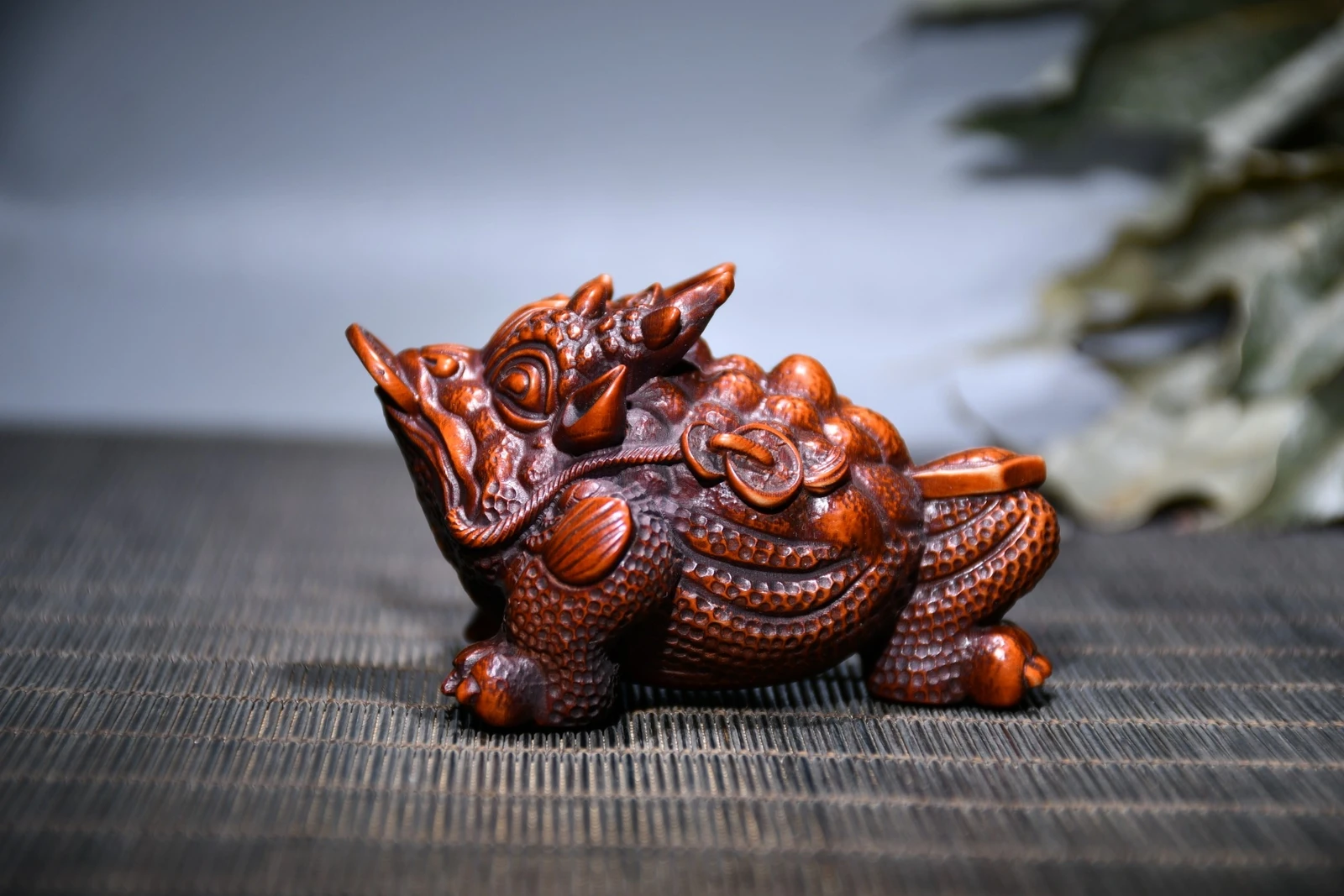 Chinese Box-wood Hand Engraving Animal Golden Toad Feng Shui Statue
